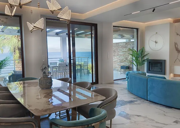 Agnanti Seafront With Pool פאליאורי