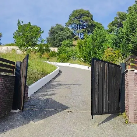 Agnanti Seafront With Pool ヴィラ *