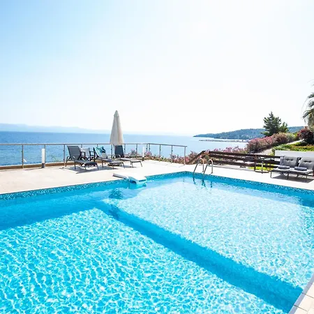 Villa Agnanti Seafront With Pool