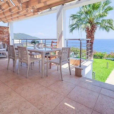 Agnanti Seafront With Pool Vila