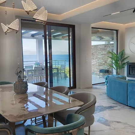 Agnanti Seafront With Pool パリウリ