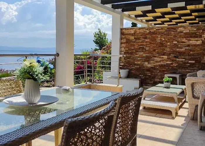 Villa Agnanti Seafront With Pool