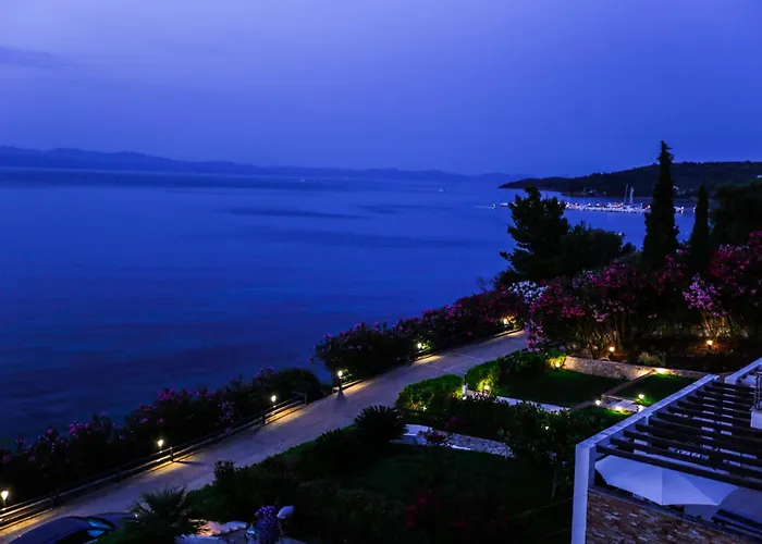 Agnanti Seafront With Pool Paliouri