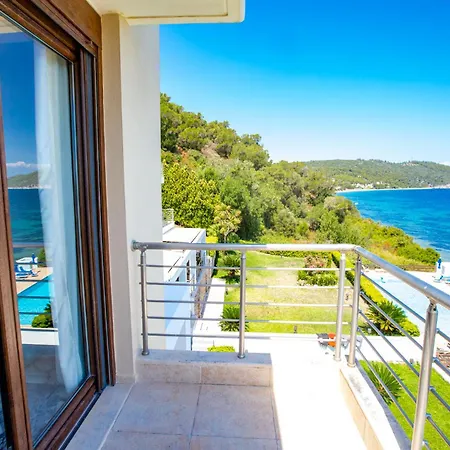 Agnanti Seafront With Pool Paliouri