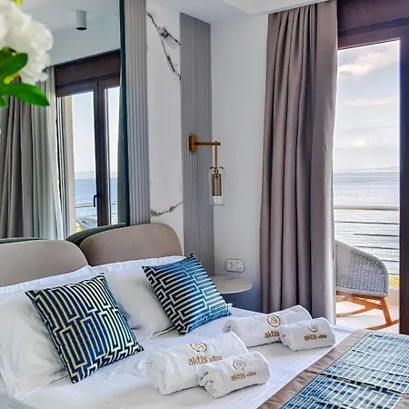 Willa Agnanti Seafront With Pool