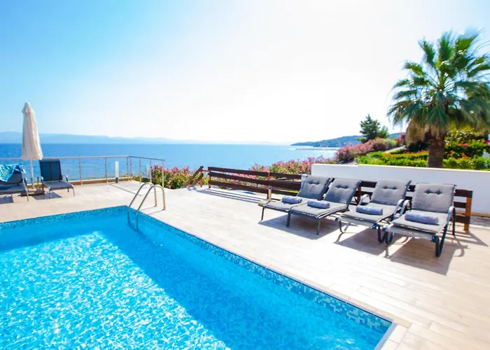 Agnanti Seafront With Pool Villa Paliouri