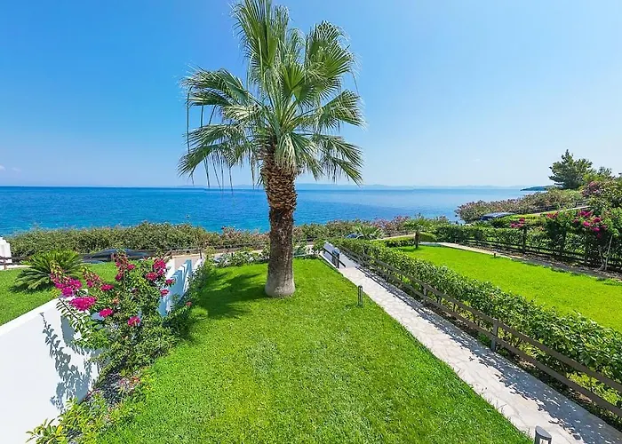 Agnanti Seafront With Pool Paliouri